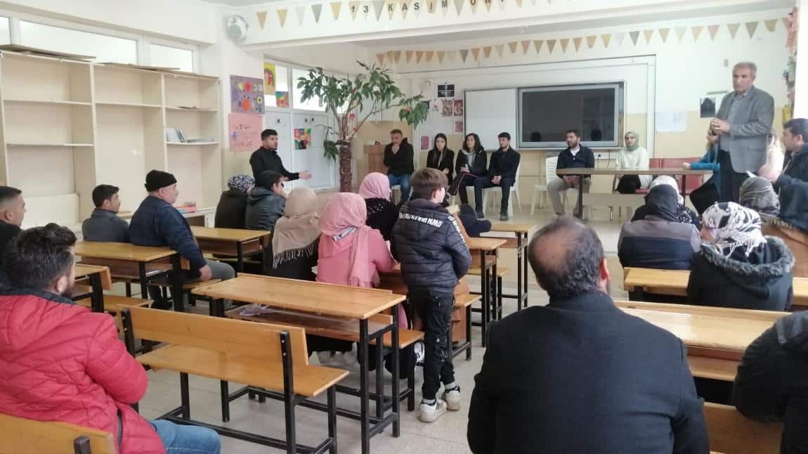 Okulumuzda Suriyeli Uyruklu Velilerimizle Veli Toplantısı Yaptık 